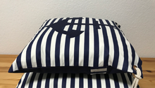 Lade das Bild in den Galerie-Viewer, Maritime Kissenhülle, Kissenbezug, Landhausstil Kissen, Anker blau/weiß