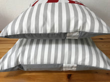 Lade das Bild in den Galerie-Viewer, Maritime Kissenhülle, Kissenbezug, Landhausstil Kissen * Leuchtturm * grau/weiß/rot