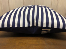 Lade das Bild in den Galerie-Viewer, 1x Maritime Kissenhülle, Kissenbezug, Landhausstil Kissen, Anker blau/weiß