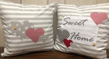 Lade das Bild in den Galerie-Viewer, Landhausstil Kissenhülle * Kissenbezug * Dekokissen * Sweet Home * grau/weiß mit roten Herzen