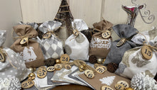 Lade das Bild in den Galerie-Viewer, Adventskalender,LandhaAdventskalender zum befüllen, 24 Säckchen zum Advent, Adventskalender Zahlen aus Holz, beige/grau