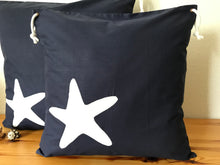 Lade das Bild in den Galerie-Viewer, 1x Maritime Kissenhülle, Kissenbezug,Landhausstil Kissen,Marine Kissen, Dekokissen, Seestern. blau/weiß