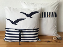 Lade das Bild in den Galerie-Viewer, 1x Maritime Kissenhülle, Kissenbezug, Landhausstil Kissen, Dekokissen Möwen weiß