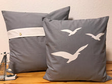 Lade das Bild in den Galerie-Viewer, 1 Maritime Kissenhülle, Kissenbezug, Landhausstil Kissen * Möwen * grau/weiß