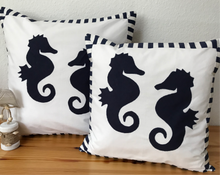 Lade das Bild in den Galerie-Viewer, Maritime Kissenhülle, Kissenbezug, Landhausstil Kissen * Seepferdchen weiß/blau