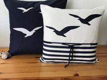Lade das Bild in den Galerie-Viewer, 1x Maritime Kissenhülle, Kissenbezug, Landhausstil Kissen, Dekokissen Möwen weiß