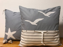 Lade das Bild in den Galerie-Viewer, Maritime Kissenhülle, Kissenbezug, Landhausstil Kissen * Möwen * grau/weiß