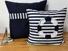 Cargar imagen en el visor de la galería, Maritime Kissenhülle, Kissenbezug,Landhausstil Kissen,Marine Kissen, Dekokissen, Rettungsring blau/weiß gestreift