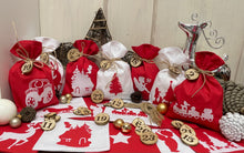 Lade das Bild in den Galerie-Viewer, Adventskalender,Landhausstil Adventskalender zum befüllen, 24 Säckchen zum Advent, Adventskalender Zahlen aus Holz, rot/weiß