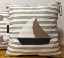 Lade das Bild in den Galerie-Viewer, Maritime Kissenhülle, Kissenbezug, Landhausstil Kissen * Segelboot * grau/weiß/beige