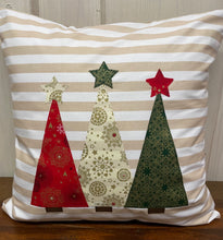 Lade das Bild in den Galerie-Viewer, 1x Weihnachtliche Landhausstil Kissenhülle * Kissenbezug * Dekokissen * beige weiß gestreift