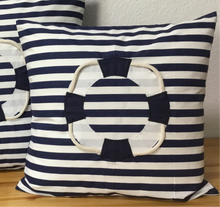 Cargar imagen en el visor de la galería, Maritime Kissenhülle, Kissenbezug,Landhausstil Kissen,Marine Kissen, Dekokissen, Rettungsring blau/weiß gestreift