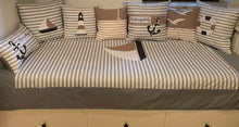 Lade das Bild in den Galerie-Viewer, 1x Maritime Patchwork Decke, Tagesdecke, Kinderdecke, Bettüberwurf 130cm x 200cm grau/weiß