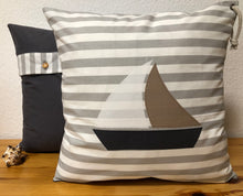 Lade das Bild in den Galerie-Viewer, Maritime Kissenhülle, Kissenbezug, Landhausstil Kissen * Segelboot * grau/weiß/beige