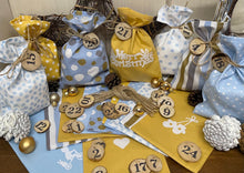 Lade das Bild in den Galerie-Viewer, Adventskalender,Landhausstil Adventskalender zum Befüllen, 24 Säckchen zum Advent , Adventskalender Zahlen aus Holz, hellblau/curry/gold