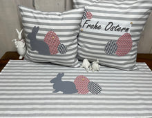 Lade das Bild in den Galerie-Viewer, 1x Landhausstil Tischläufer, Tischdecke, Ostertischdecke, Tischläufer Ostern grau /weiß, 40x90cm.