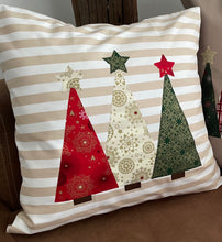 Lade das Bild in den Galerie-Viewer, 1x Weihnachtliche Landhausstil Kissenhülle * Kissenbezug * Dekokissen * beige weiß gestreift