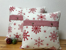 Lade das Bild in den Galerie-Viewer, 1x Weihnachtliche Landhausstil Kissenhülle * Kissenbezug * Dekokissen * weiß/rot