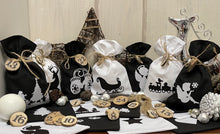 Lade das Bild in den Galerie-Viewer, Adventskalender,Landhausstil Adventskalender zum Befüllen, 24 Säckchen zum Advent , Adventskalender Zahlen aus Holz, schwarz /weiß