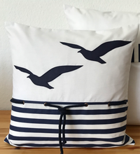 Lade das Bild in den Galerie-Viewer, 1x Maritime Kissenhülle, Kissenbezug, Landhausstil Kissen, Dekokissen Möwen weiß