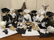 Lade das Bild in den Galerie-Viewer, Adventskalender,Landhausstil Adventskalender zum Befüllen, 24 Säckchen zum Advent , Adventskalender Zahlen aus Holz, schwarz /weiß