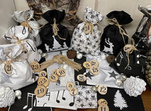 Lade das Bild in den Galerie-Viewer, Adventskalender,Landhausstil Adventskalender zum Befüllen, 24 Säckchen zum Advent , Adventskalender Zahlen aus Holz, schwarz /weiß/grau