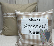 Carregar imagem no visualizador da galeria, Landhausstil Kissenhülle * Kissenbezug * Dekokissen „Mamas Auszeit Kissen“ beige/weiß kariert
