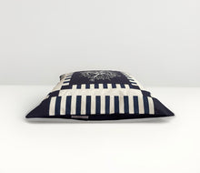 Carregar imagem no visualizador da galeria, Maritime Kissenhülle, Patchwork Kissenbezug, Dekokissen * Kompass * blau/weiß
