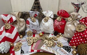 Adventskalender,LandhaAdventskalender zum befüllen, 24 Säckchen zum Advent, Adventskalender Zahlen aus Holz, beige/grau/rot
