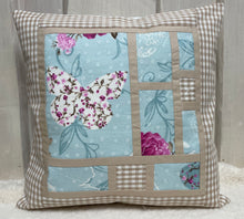 Carregar imagem no visualizador da galeria, Patchwork Kissenhülle, Landhausstil Kissenbezug, blau / beige 40x40cm.

