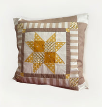 Carregar imagem no visualizador da galeria, Patchwork Kissenhülle, Landhausstil Kissenbezug, beige/weiß/gelb 40x40cm
