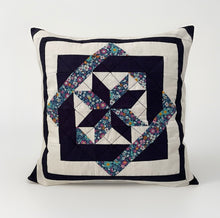 Lade das Bild in den Galerie-Viewer, Patchwork Kissenhülle, Landhausstil Kissenbezug, blau/weiß 40x40cm
