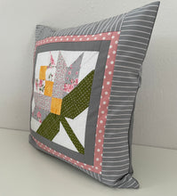 Charger l'image dans la galerie, Patchwork Kissenhülle, Landhausstil Kissenbezug, grau/rosa/grün 40x40cm
