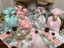 Lade das Bild in den Galerie-Viewer, Adventskalender,Landhausstil Adventskalender zum Befüllen, 24 Säckchen zum Advent , Adventskalender Zahlen aus Holz, rosa/mint/grau
