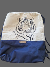 Загрузить изображение в средство просмотра галереи, Handgefertigter und handbemalter Sportbeutel Tiger
