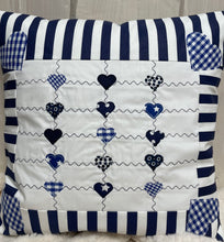 Carregar imagem no visualizador da galeria, Patchwork Kissenhülle, Landhausstil Kissenbezug, blau/weiß 40x40cm.
