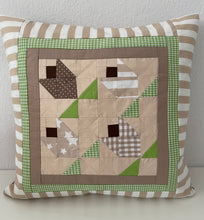 Carregar imagem no visualizador da galeria, Patchwork Kissenhülle, Landhausstil Kissenbezug, beige/grün 40x40cm
