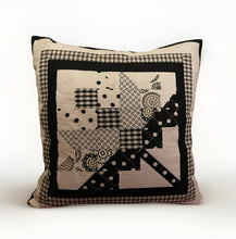 Carregar imagem no visualizador da galeria, Patchwork Kissenhülle, Landhausstil Kissenbezug, weiß/schwarz 40x40cm
