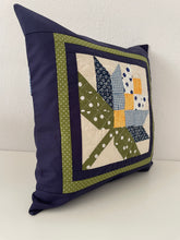 Lade das Bild in den Galerie-Viewer, Patchwork Kissenhülle, Landhausstil Kissenbezug, blau/grün/gelb 40x40cm
