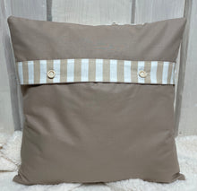 Carregar imagem no visualizador da galeria, Patchwork Kissenhülle, Landhausstil Kissenbezug, beige /weiß 40x40cm.
