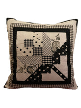 Carregar imagem no visualizador da galeria, Patchwork Kissenhülle, Landhausstil Kissenbezug, weiß/schwarz 40x40cm
