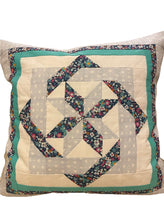 Carregar imagem no visualizador da galeria, Patchwork Kissenhülle, Landhausstil Kissenbezug, türkis/weiß/blau 50x50cm
