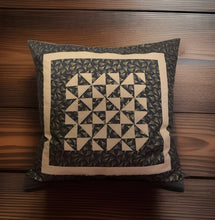 Carregar imagem no visualizador da galeria, Patchwork Kissenhülle, Landhausstil Kissenbezug, grau/beige  50x50cm
