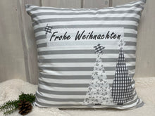 Lade das Bild in den Galerie-Viewer, 1x Weihnachtliche Landhausstil Kissenhülle * Kissenbezug * Dekokissen * Frohe Weihnachten *grau/weiß gestreift
