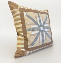 Lade das Bild in den Galerie-Viewer, Patchwork Kissenhülle, Landhausstil Kissenbezug, beige/weiß/grau 40x40cm
