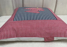 Carregar imagem no visualizador da galeria, Patchwork Kissenhülle, Landhausstil Kissenbezug, rot/blaugrau 40x40cm

