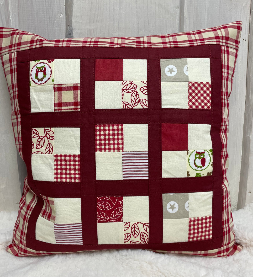 Patchwork Kissenhülle, Landhausstil Kissenbezug, rot/creme 40x40cm.