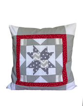 Carregar imagem no visualizador da galeria, Patchwork Kissenhülle, Landhausstil Kissenbezug, rot/grau/weiß 40x40cm
