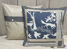 Carregar imagem no visualizador da galeria, Patchwork Kissenhülle, Landhausstil Kissenbezug, blau / creme 40x40cm.
