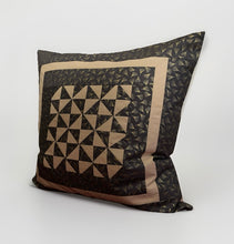 Carregar imagem no visualizador da galeria, Patchwork Kissenhülle, Landhausstil Kissenbezug, grau/beige  50x50cm
